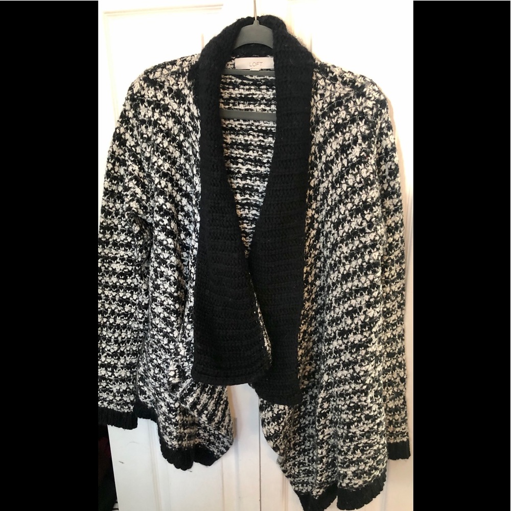 Open sweater black and white